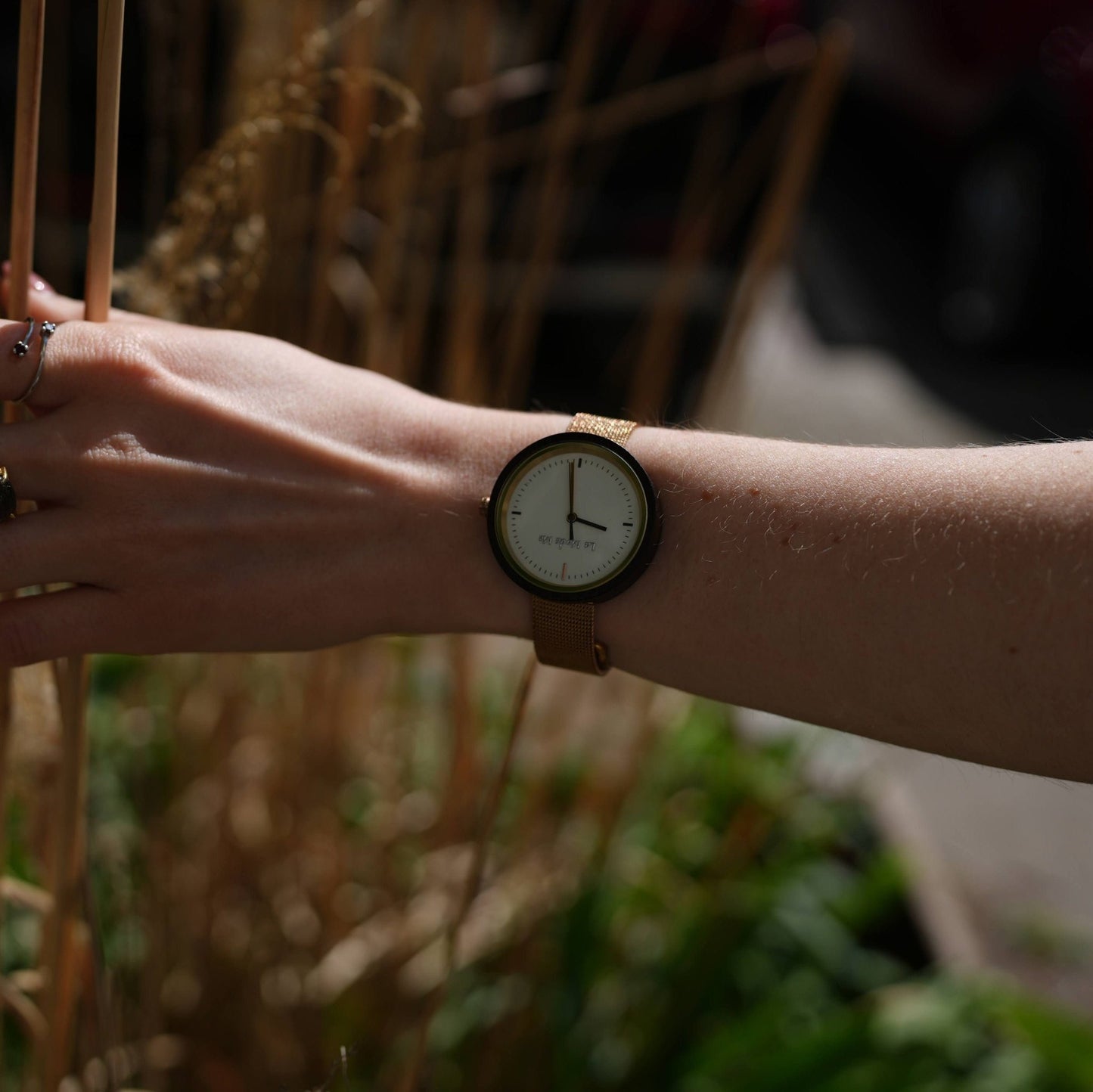 Watch Lumin, mininalistic, round, elegant, classy look - La Moda Me