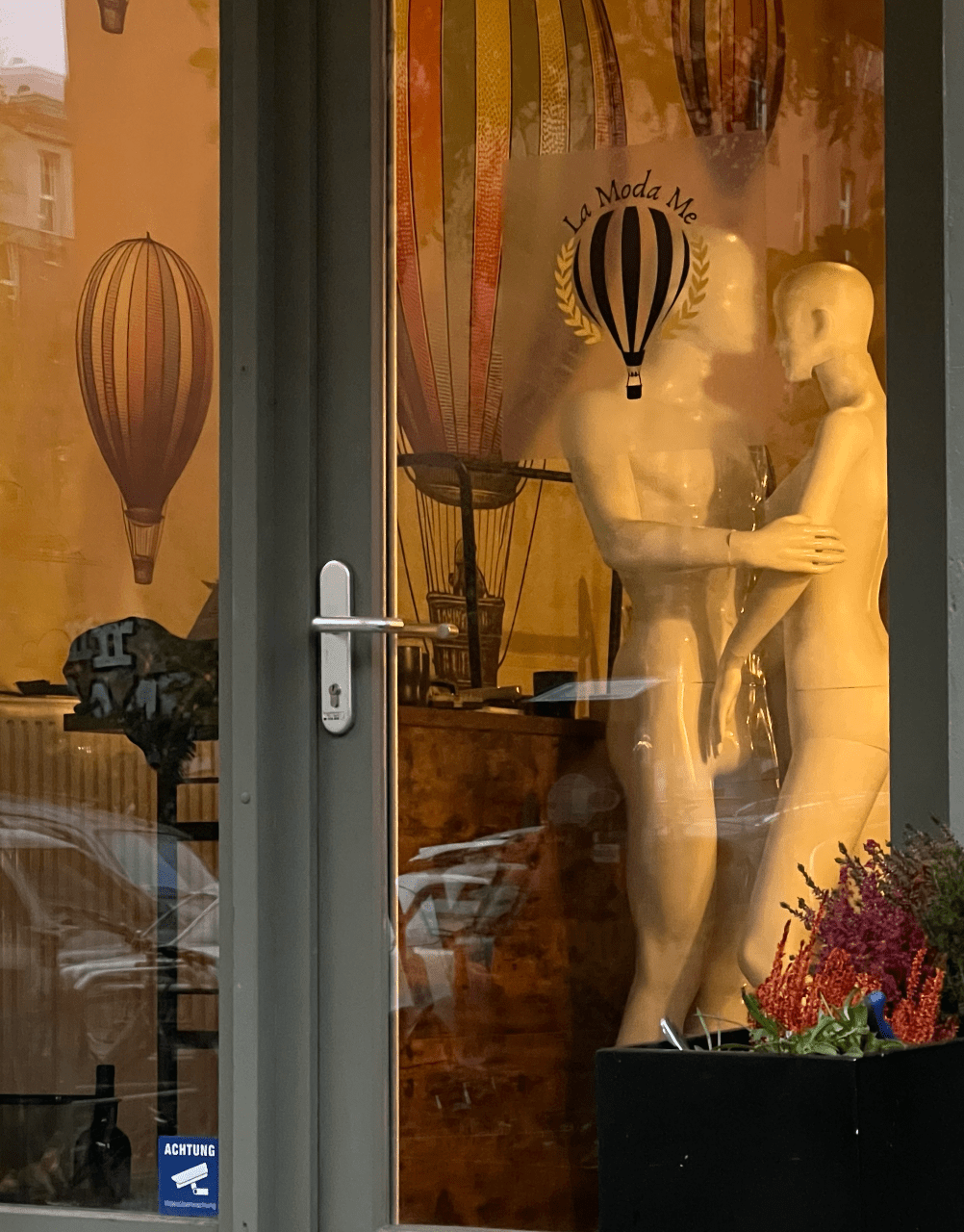 La Moda Me Opens Its Doors: Your Go-To Boutique for Sustainable Fashion – Now Offline Too! - La Moda Me