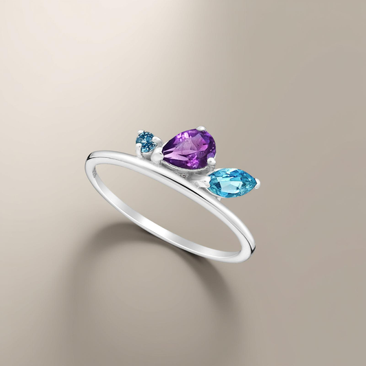 Luxury look, old money, silver ring, topaz and sapphire 