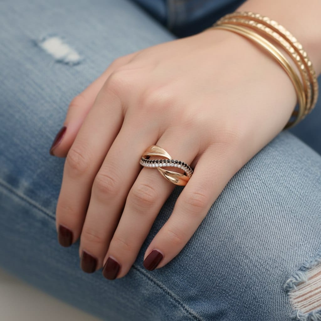 La Moda Me Ring Erin - Twisted Ring with Black & White Zirconia