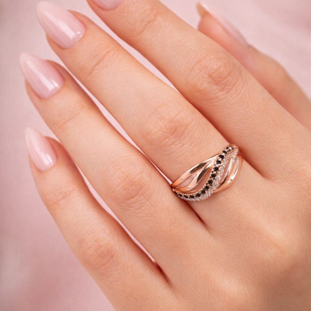 La Moda Me Ring Erin - Twisted Ring with Black & White Zirconia