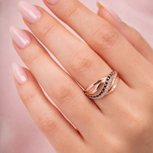 La Moda Me Ring Erin - Twisted Ring with Black & White Zirconia