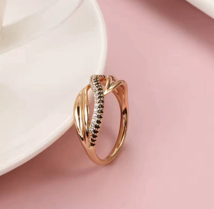 La Moda Me Ring Erin - Twisted Ring with Black & White Zirconia